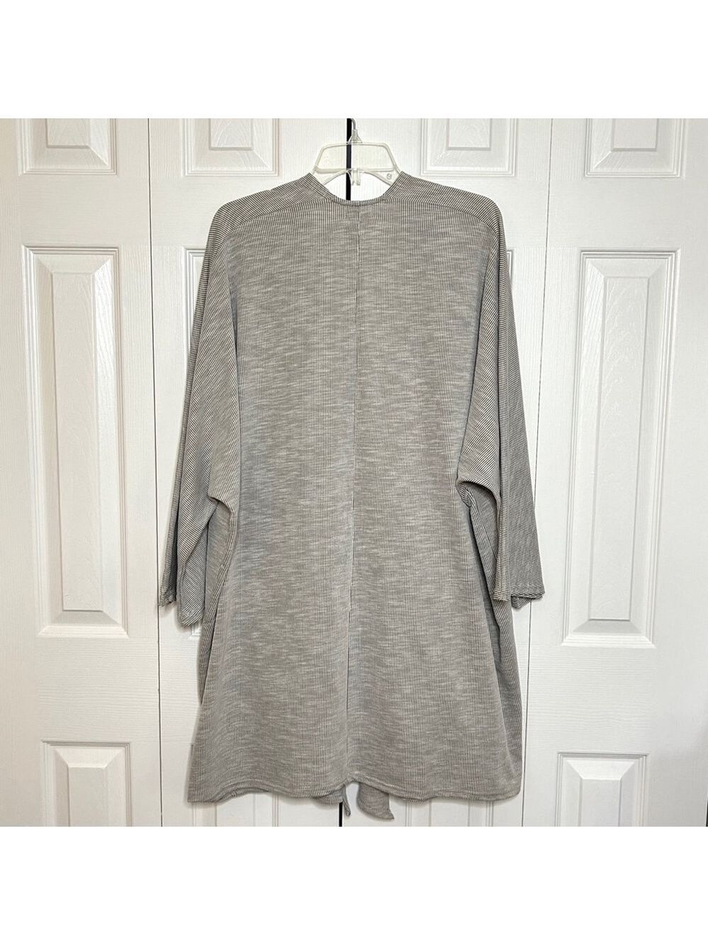 Donni Anthropologie Plus Size Grey White Cardigan - Picture 10 of 14